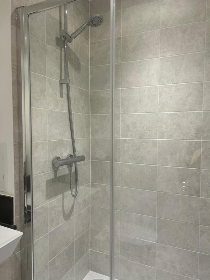 Séjour chez l'habitant En-suite Double In A Shared Close To *
